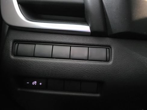 Used 2021 Nissan Rogue S image 32