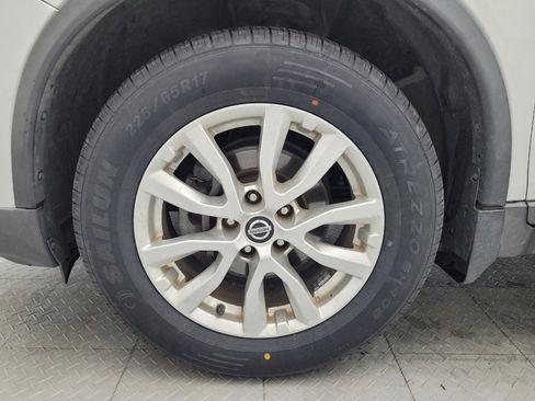 Used 2018 Nissan Rogue SV w/ Premium Package AWD/4WD image 31