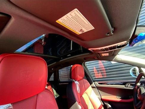 Certified 2026 Porsche Macan image 32