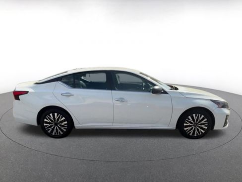 Used 2025 Nissan Altima 2.5 SV image 16