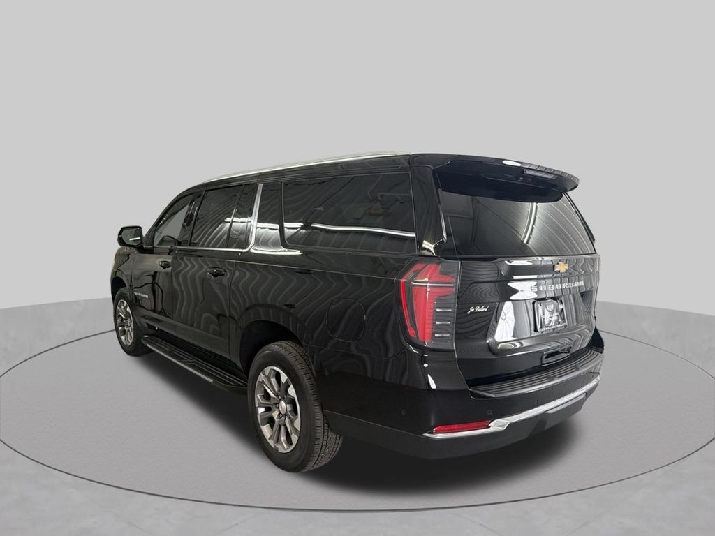 Used 2025 Chevrolet Suburban LS RWD image 8