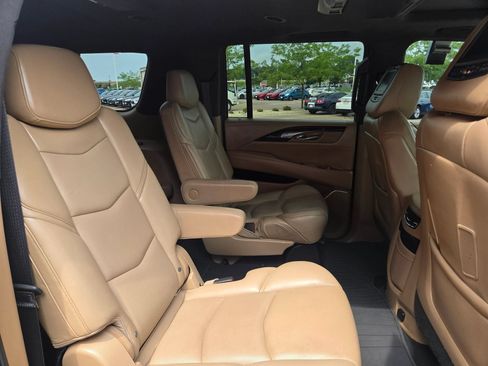 Used 2019 Cadillac Escalade ESV Platinum RWD image 11