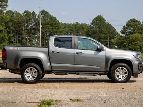 Used 2022 Chevrolet Colorado LT AWD/4WD image 4