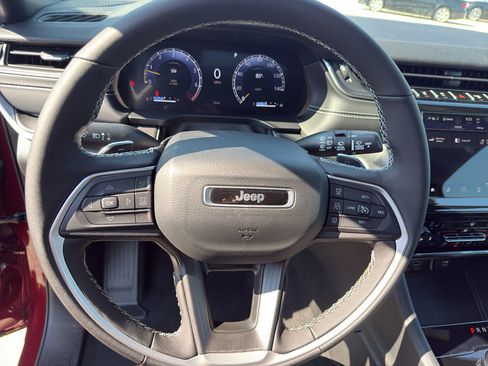 New 2025 Jeep Grand Cherokee L Altitude image 15