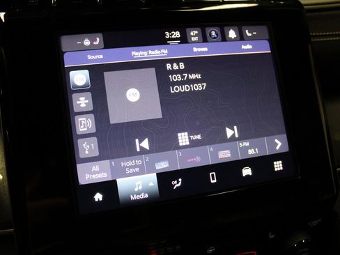 Used 2023 Jeep Grand Cherokee Altitude image 16