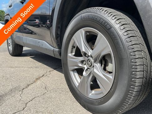Used 2022 Toyota RAV4 XLE AWD/4WD image 15