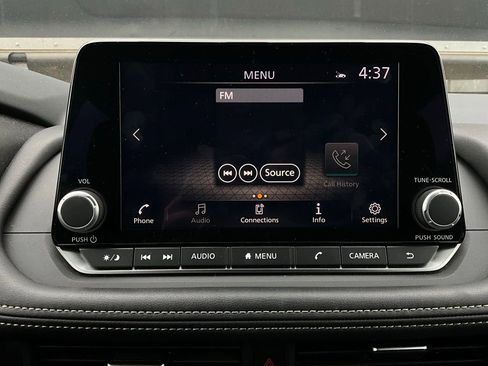 Used 2025 Nissan Rogue SV image 29