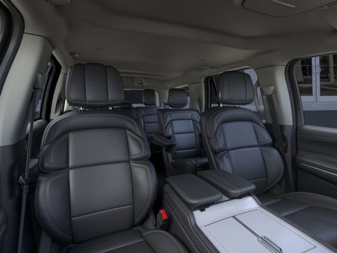 New 2026 Lincoln Navigator Premiere AWD/4WD image 10