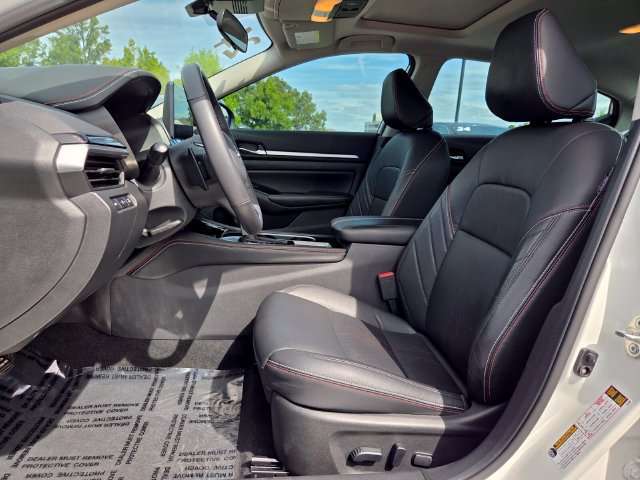 Used 2024 Nissan Altima 2.5 SR w/ SR Premium Package FWD image 9