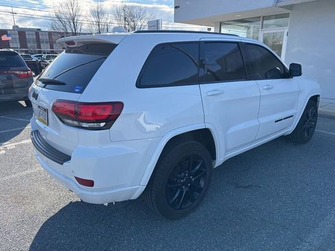 Used 2020 Jeep Grand Cherokee Altitude image 3