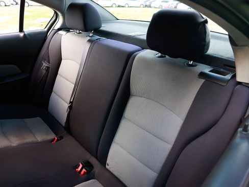 Used 2015 Chevrolet Cruze LS image 8
