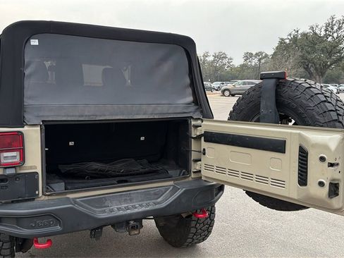 Used 2017 Jeep Wrangler Rubicon image 35