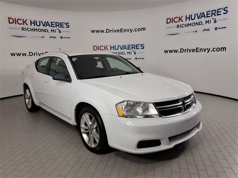 Used 2012 Dodge Avenger SE image 3