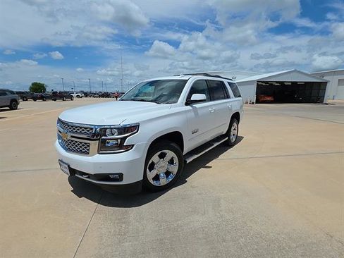 Used 2018 Chevrolet Tahoe LT w/ LT Signature Package RWD image 2