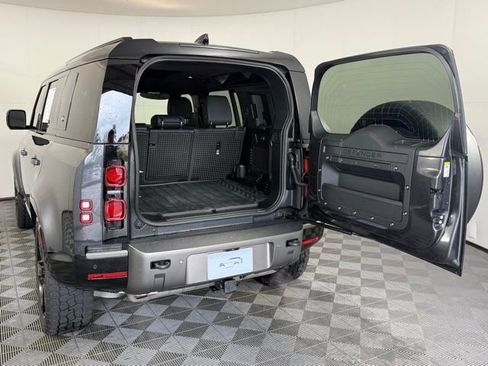 Used 2022 Land Rover Defender 110 X-Dynamic SE image 18