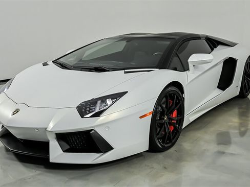 Used 2017 Lamborghini Aventador LP 700-4 AWD/4WD image 5