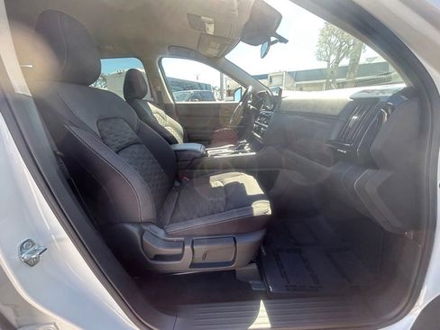 Used 2025 Nissan Pathfinder SV image 22