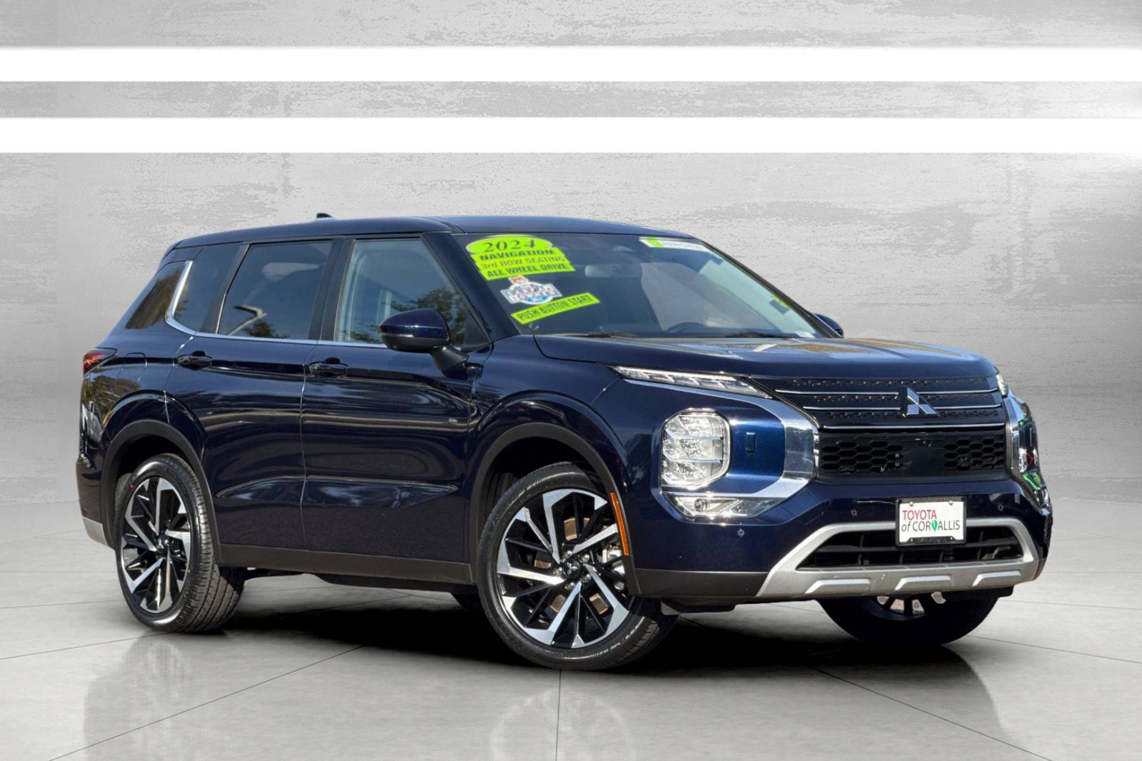 Used 2024 Mitsubishi Outlander SE AWD/4WD image 2
