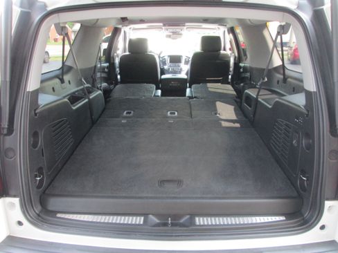 Used 2017 Chevrolet Suburban Premier AWD/4WD image 11