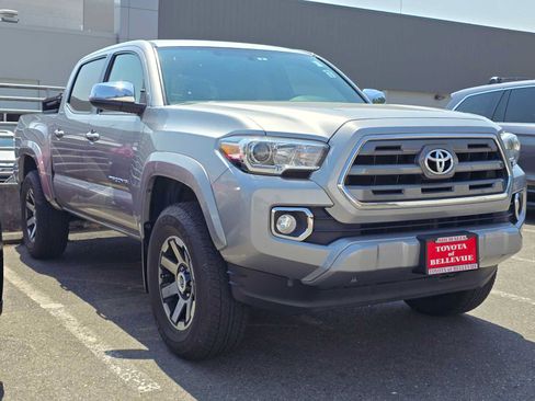 Used 2017 Toyota Tacoma Limited AWD/4WD image 3