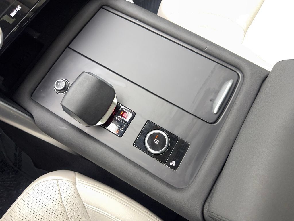 Used 2025 Land Rover Discovery S AWD/4WD image 73