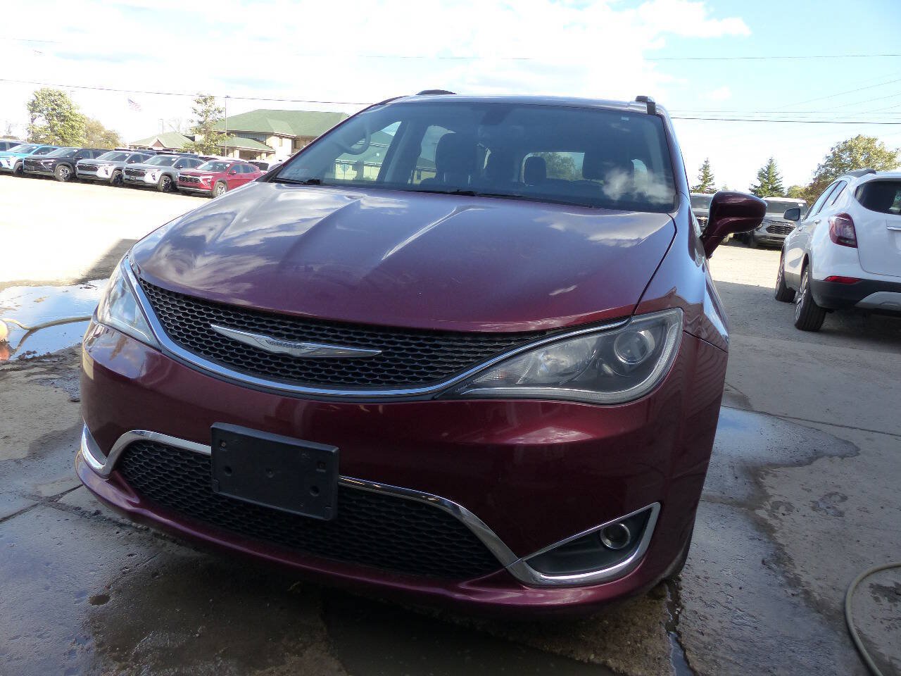 Used 2018 Chrysler Pacifica Touring-L Plus FWD image 2
