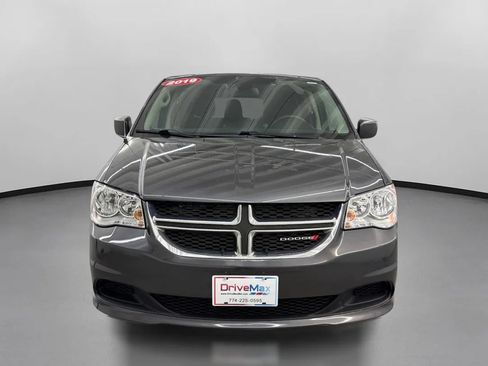 Used 2019 Dodge Grand Caravan SE FWD image 2