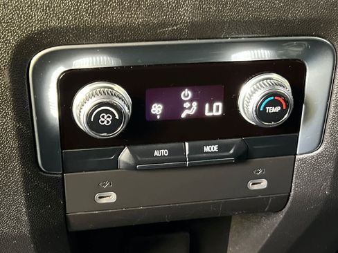 Used 2021 GMC Yukon SLT image 14