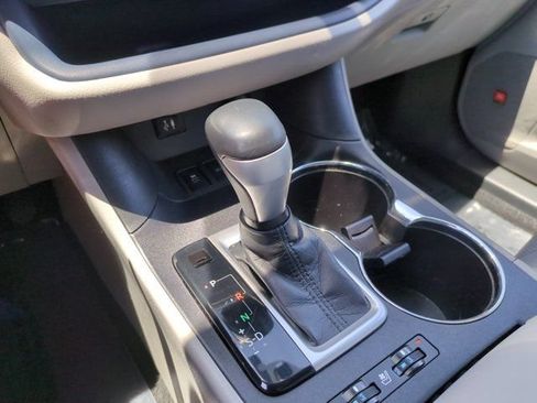 Used 2016 Toyota Highlander Limited Platinum FWD image 24
