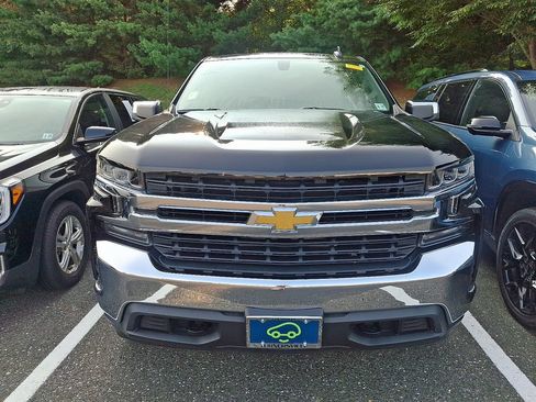 Certified 2022 Chevrolet Silverado 1500 LT AWD/4WD image 2