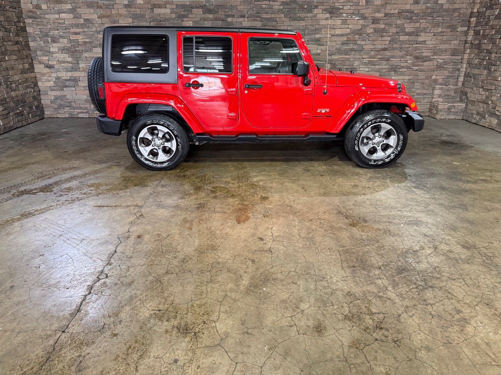 Used 2018 Jeep Wrangler Unlimited Sahara w/ Connectivity Group AWD/4WD image 10