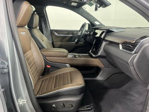 Certified 2026 GMC Acadia Denali Ultimate w/ LPO, Floor Liner Package FWD image 5