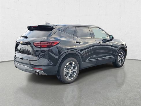Used 2025 Chevrolet Blazer LT image 6
