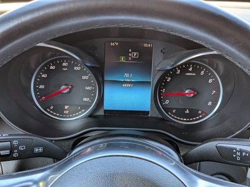 Used 2022 Mercedes-Benz GLC 300 4MATIC image 11