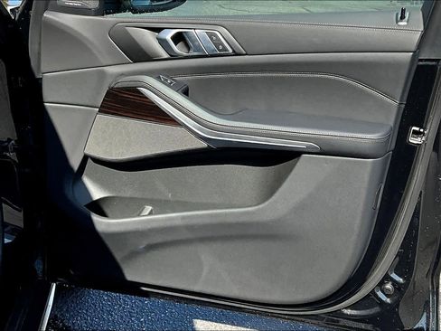 Certified 2025 BMW X5 xDrive40i w/ Premium Package image 25