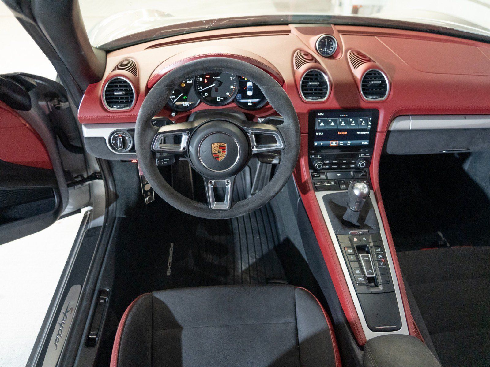 Certified 2020 Porsche 718 Boxster Spyder RWD image 23