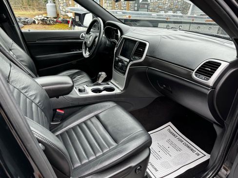Used 2018 Jeep Grand Cherokee Limited image 24
