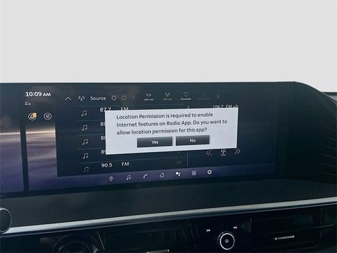 Used 2025 INFINITI QX80 Sensory image 10