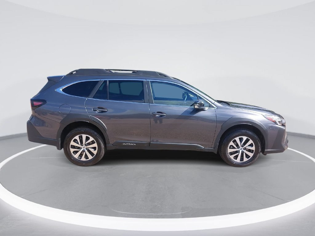 Used 2024 Subaru Outback Premium AWD/4WD image 4