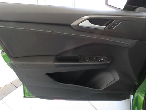 New 2026 Volkswagen Taos SE FWD image 11