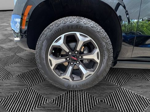 Used 2025 GMC Yukon XL AT4 Ultimate AWD/4WD image 9