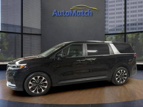 Used 2024 Kia Carnival EX FWD image 6