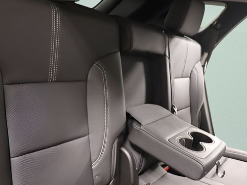 Used 2024 Chevrolet Blazer LT w/ Midnight/Sport Edition FWD image 30
