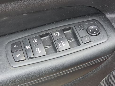 Used 2020 Jeep Grand Cherokee Altitude image 24