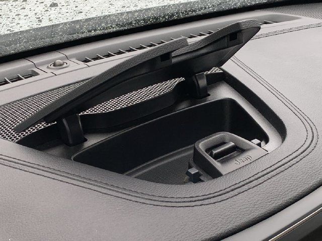 Used 2020 Jeep Cherokee Latitude FWD image 12