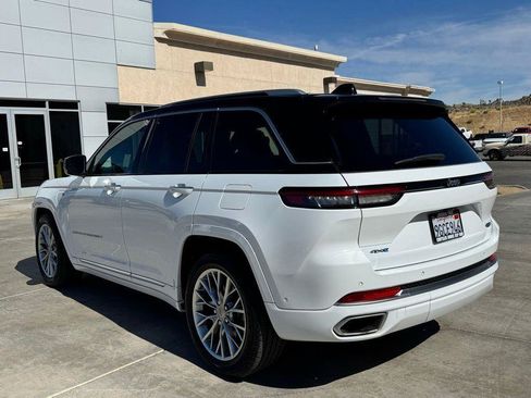 Used 2023 Jeep Grand Cherokee Summit w/ Luxury Tech Group V AWD/4WD image 5
