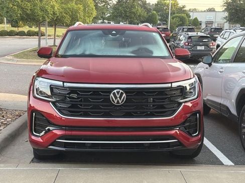 Used 2025 Volkswagen Atlas SEL Premium R-Line AWD/4WD image 2