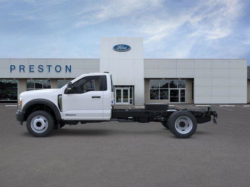 New 2025 Ford F550 2WD Regular Cab Super Duty image 3