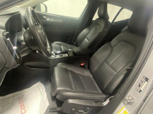 Certified 2025 Volvo XC40 B5 Plus image 11