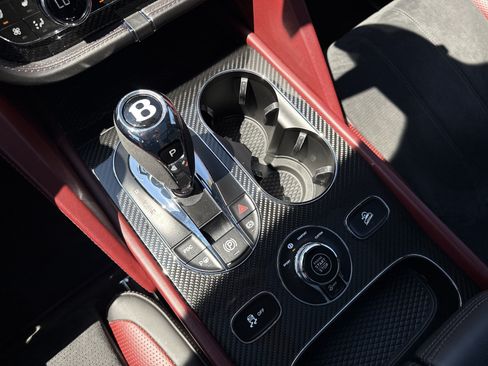 Used 2022 Bentley Bentayga AWD/4WD image 18
